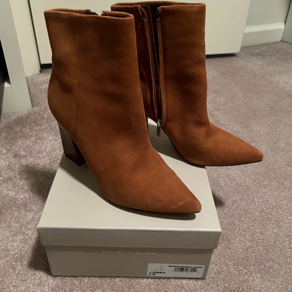 Marc Fisher boots size 8 Umika